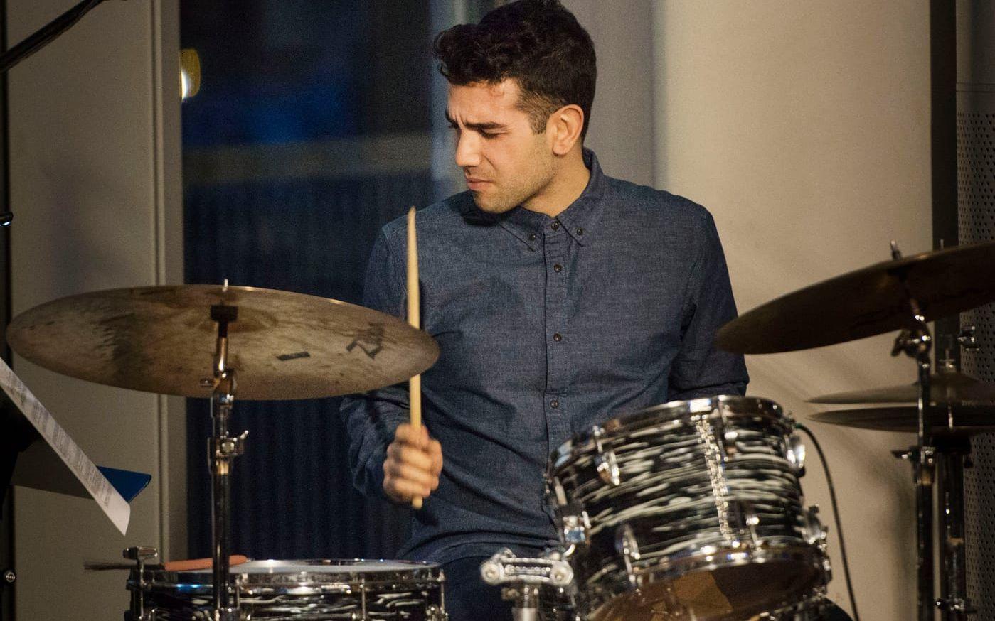 Fabio Ragnelli, trummor.