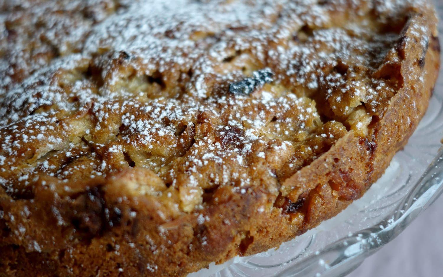 Helgfika. En härligt saftig äppelkaka med höstsmaker.