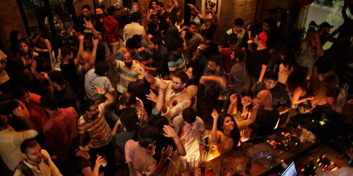 Den lokala regeringen i Indiens huvudstad New Delhi har efter klagomål från boende aktiverat ett gammalt regelverk. Enligt det tillåts enbart levande musik på stadens puber och barer, inte inspelad sådan eller dj:s som spelar. Arkivbild.