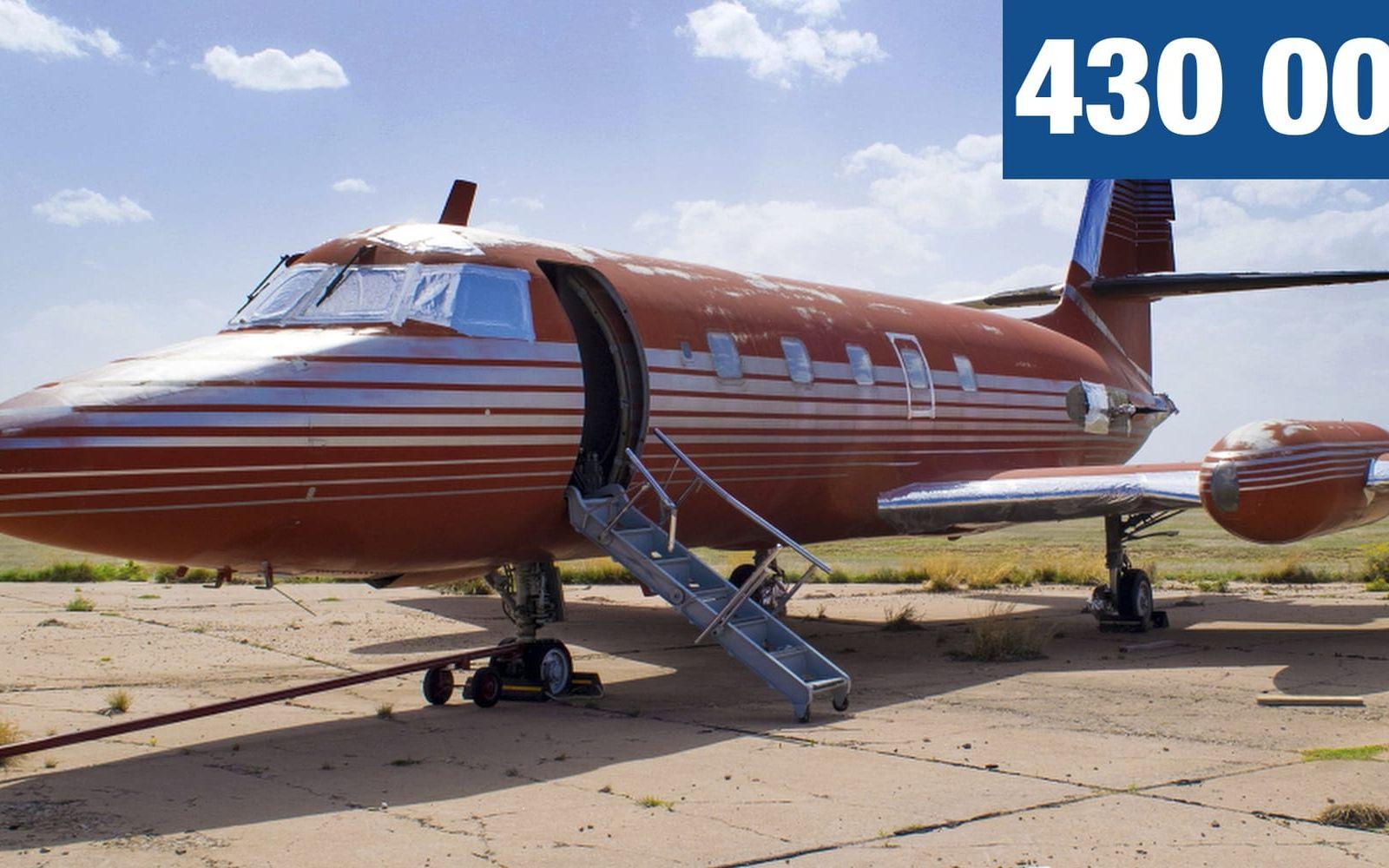 430 000. Antalet dollar som en köpare på en auktion i maj i år betalade för ett privatflygplan som tillhörde Elvis. Planet, som var i dåligt skick och saknar motorer, hade inte använts på 35 år. Foto: TT