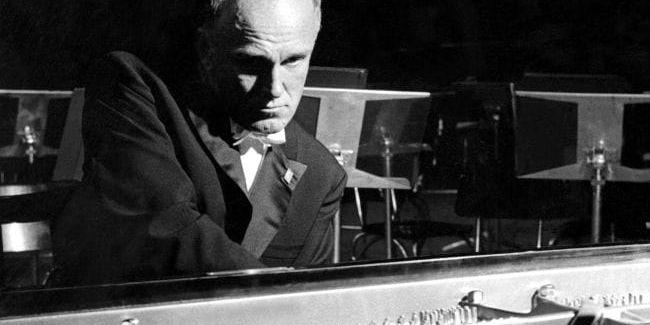 Vid klaviaturen. Svjatoslav Richter på en bild från 1970. Den legendariske ryske pianisten avled 1997. Nu har han porträtterats av Karl Aage Rasmussen.