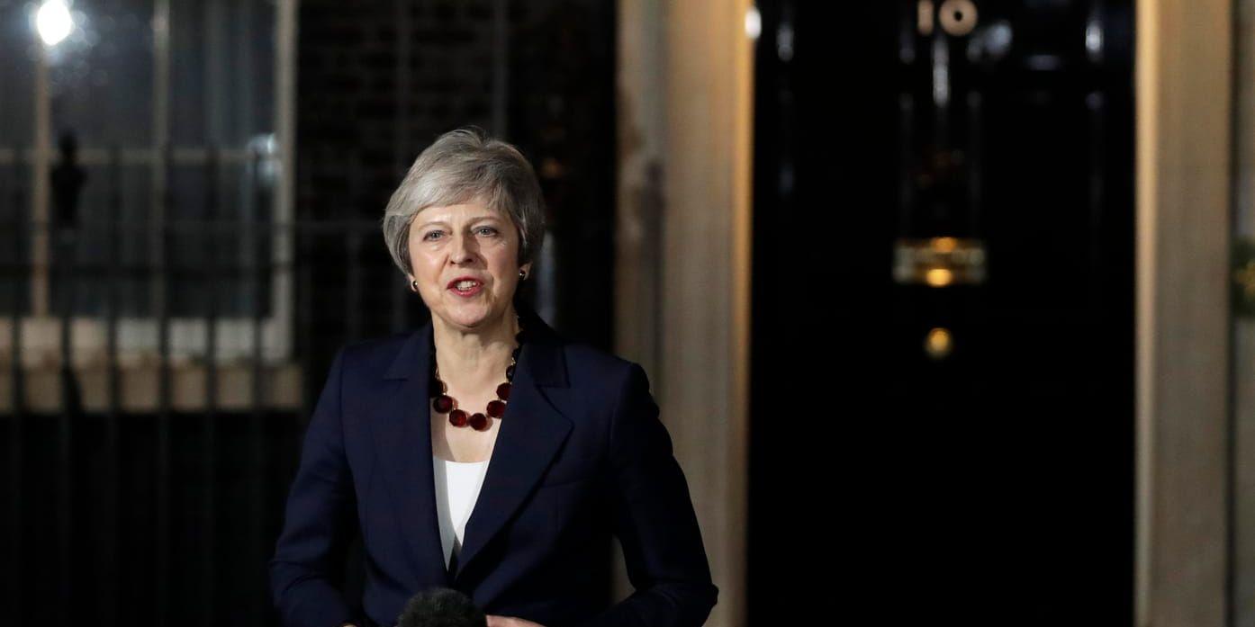 Storbritanniens premiärminister Theresa May kunde lämna mötet med beskedet att regeringen säger ja till utkastet till brexitavtal med EU.