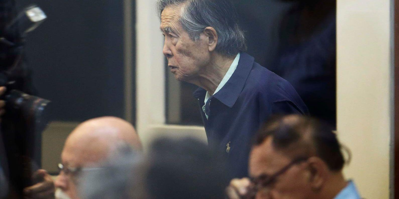 Perus expresident Alberto Fujimori står inför rätta. Arkivbild.