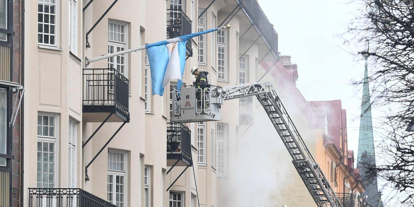 Branden utbröt på Portugals ambassad på Narvavägen i Stockholm.
