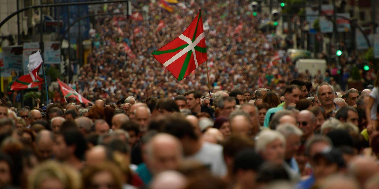 Tusentals människor demonstrerade i spanska Bilbao för att fängslade ETA-medlemmar ska få bättre villkor.