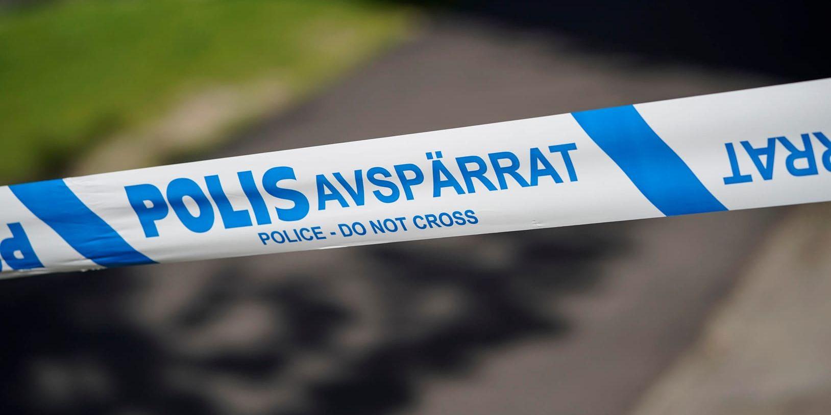 Polisen har spärrat av en lägenhet i Marielund i Norrköping efter att en man och en kvinna gripits misstänkta för dråpförsök mot varandra under natten till torsdag. Arkivbild.