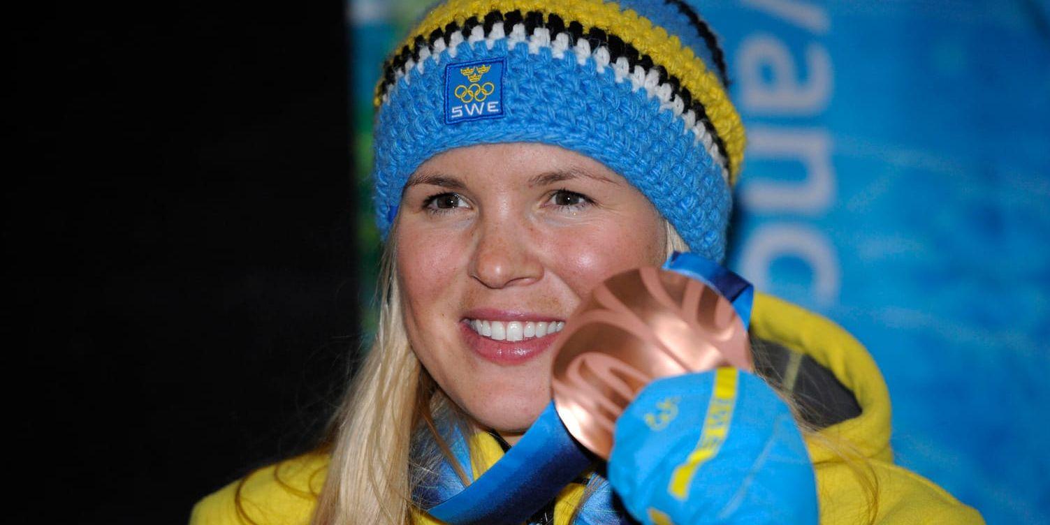 Anja Pärson med sitt brons i kombinationen på OS i Vancouver 2010. Pärson, och Pernilla Wiberg, är de enda två svenska åkarna som vunnit världscupstävlingar i samtliga discipliner. Arkivbild.