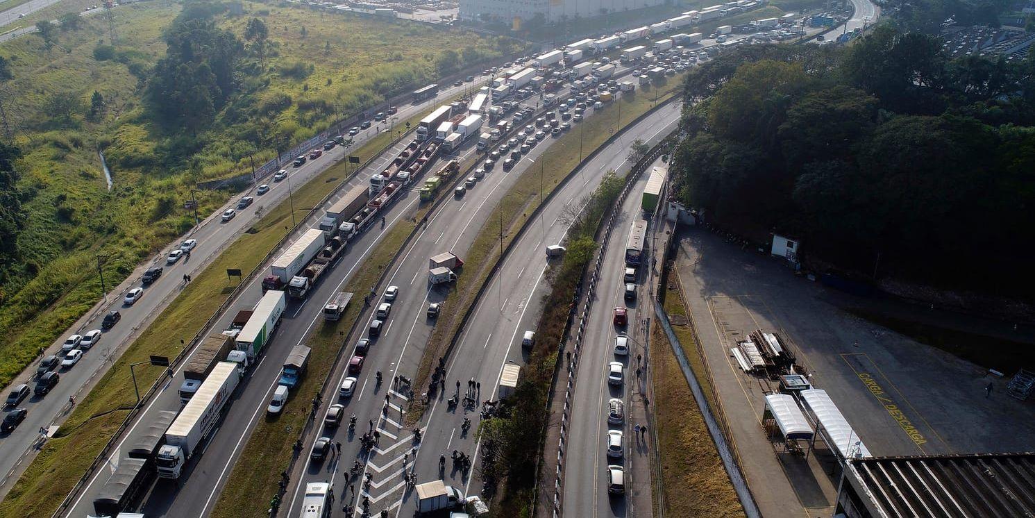 Blockad på motorvägen BR-116 i São Paulo i torsdags.