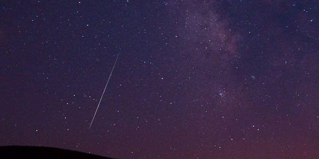 En bild tagen Vinton i Kalifornien visar Perseidernas meteorskur den 11 augusti 2009.