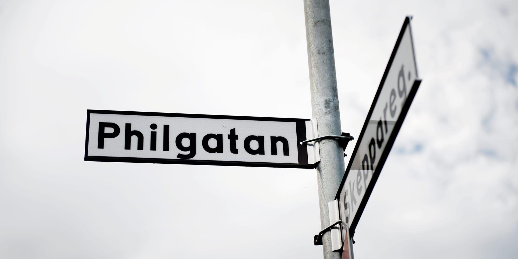 Ny stavning. Pihlgatan blev Philgatan när de nya skyltarna beställdes.