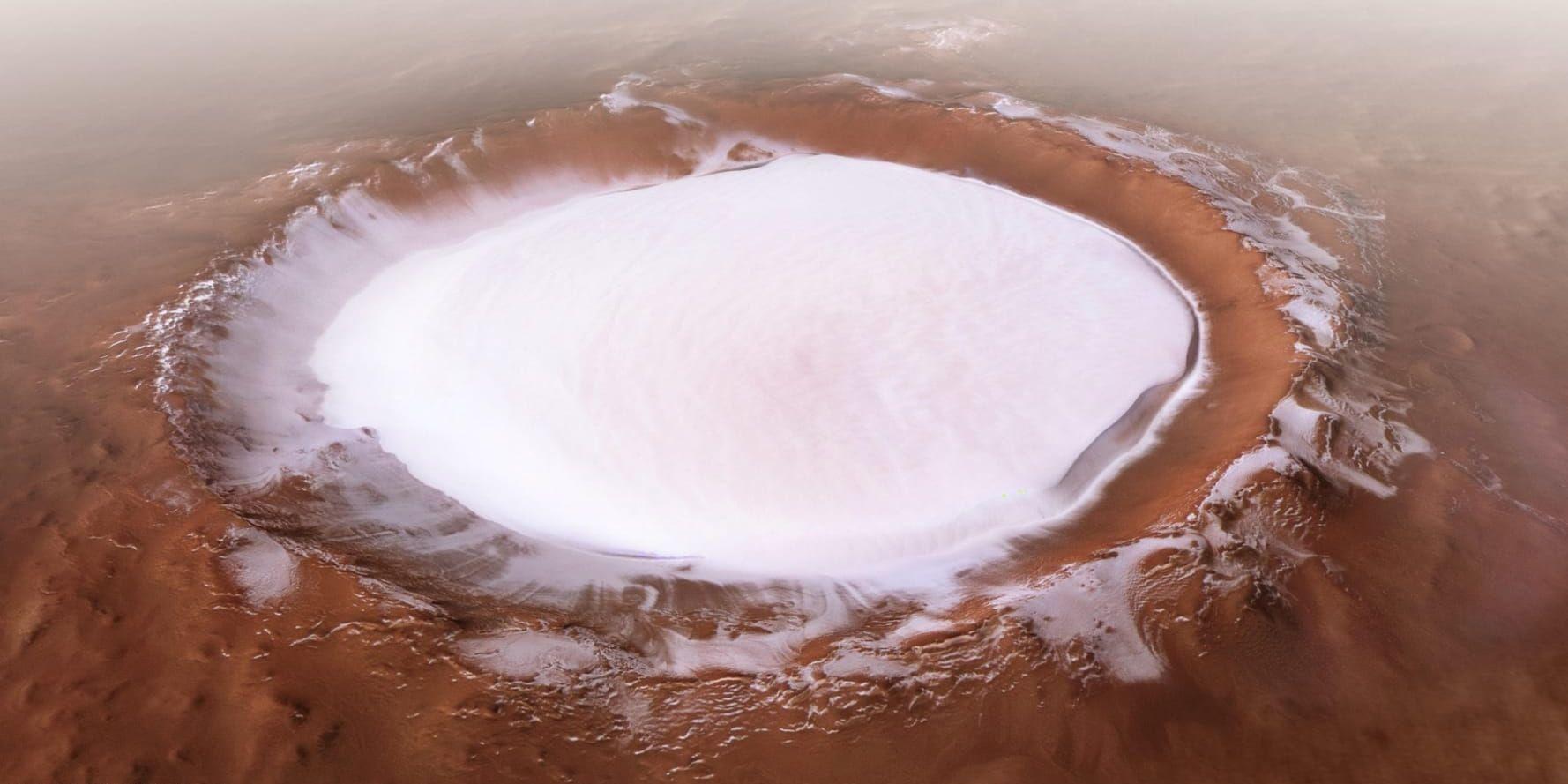 Ett fridfullt jullandskap i kratern på norra Mars.