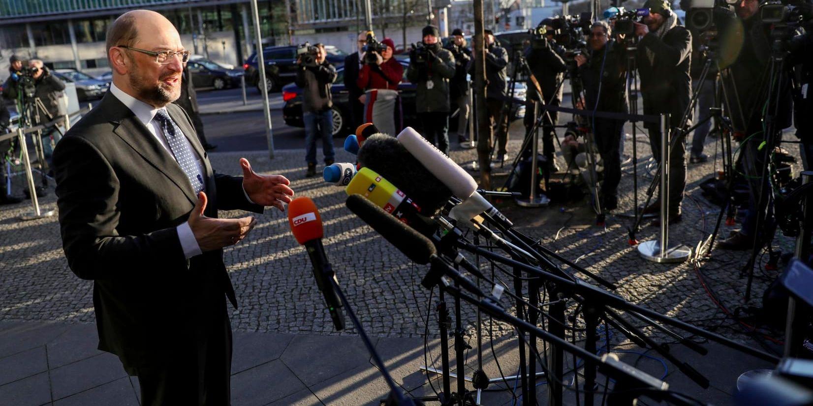 Martin Schulz, ledare för Socialdemokraterna (SPD), anländer till tisdagens förhandlingar.