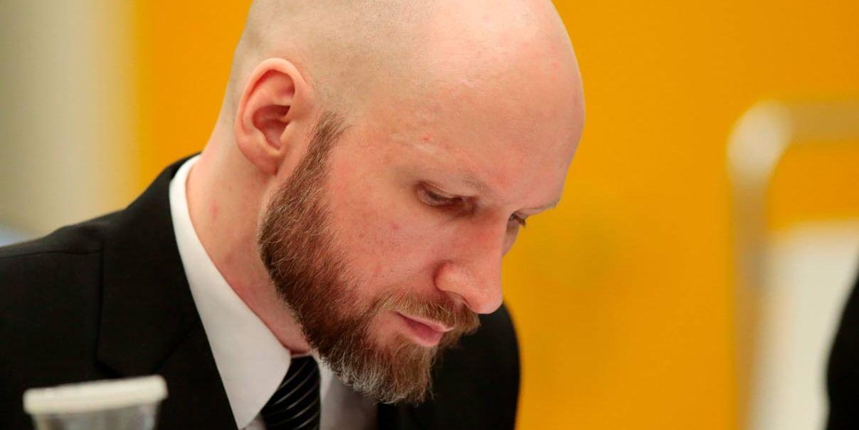 Massmördaren Anders Behring Breivik i rätten.