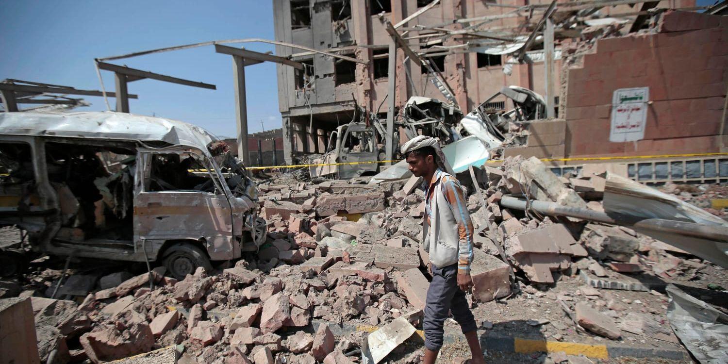 Förödelse i Jemens huvudstad Sanaa efter ett flyganfall av den saudiskledda koalitionen. Arkivbild.