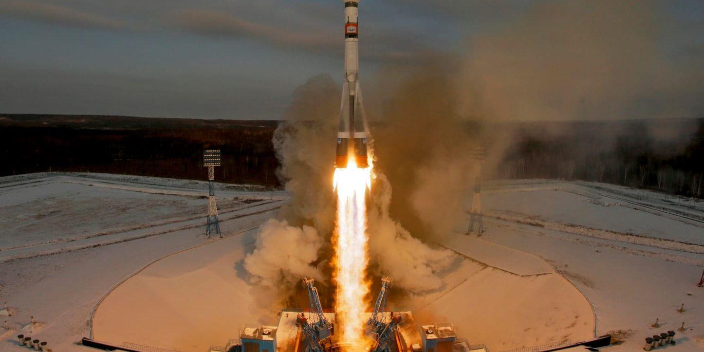 En rysk Sojuz-raket med den ryska vädersatelliten Meteor M och ytterligare 18 mindre satelliter lämnade rymdbasen Vostotjnyj tidigt på tisdagsmorgonen svensk tid. Men ingen kontakt har kunnat etableras med satelliterna.