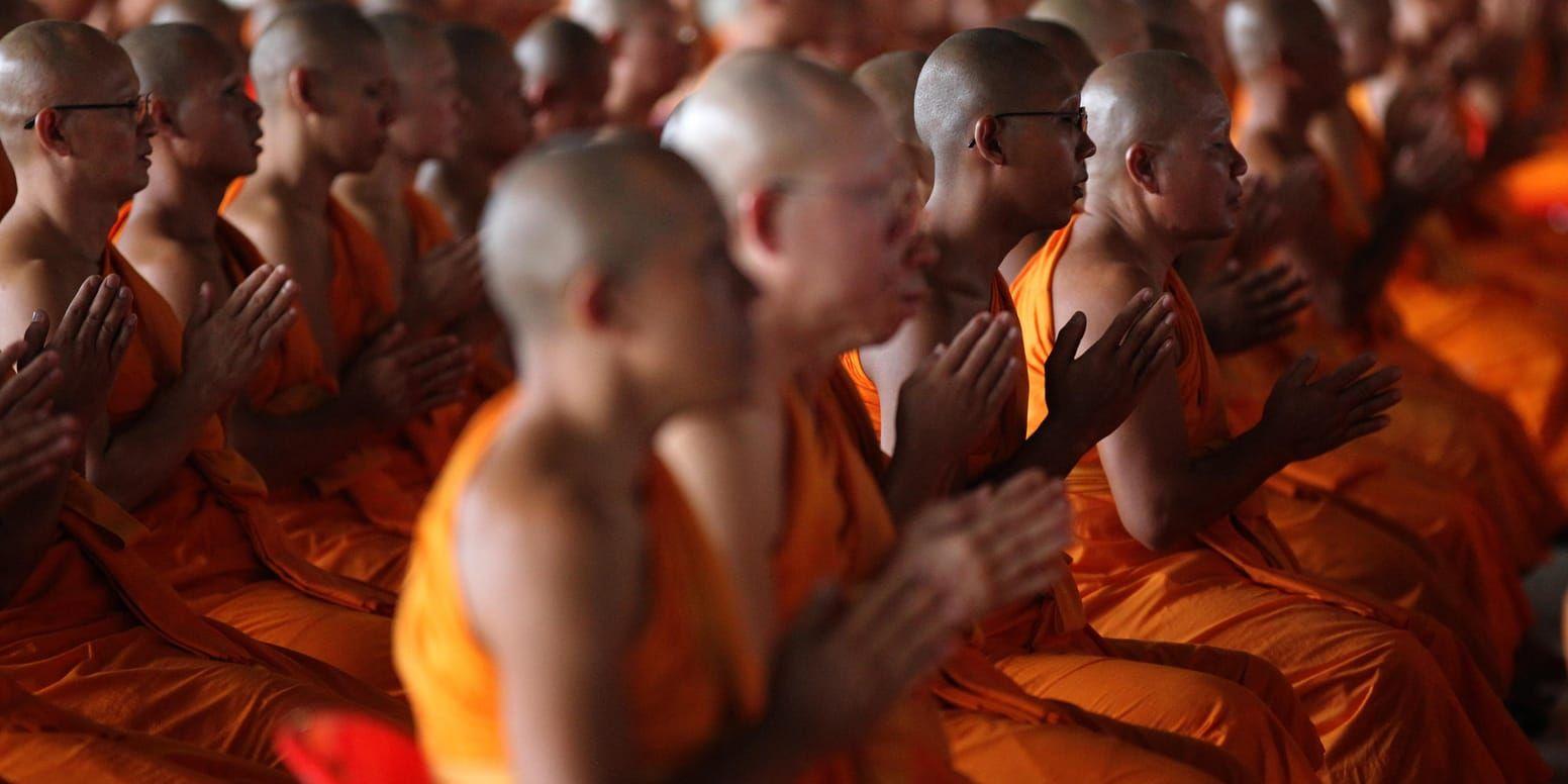 Thailändska munkar som inte har någonting med brottsutredningarna att göra. Arkivbild.