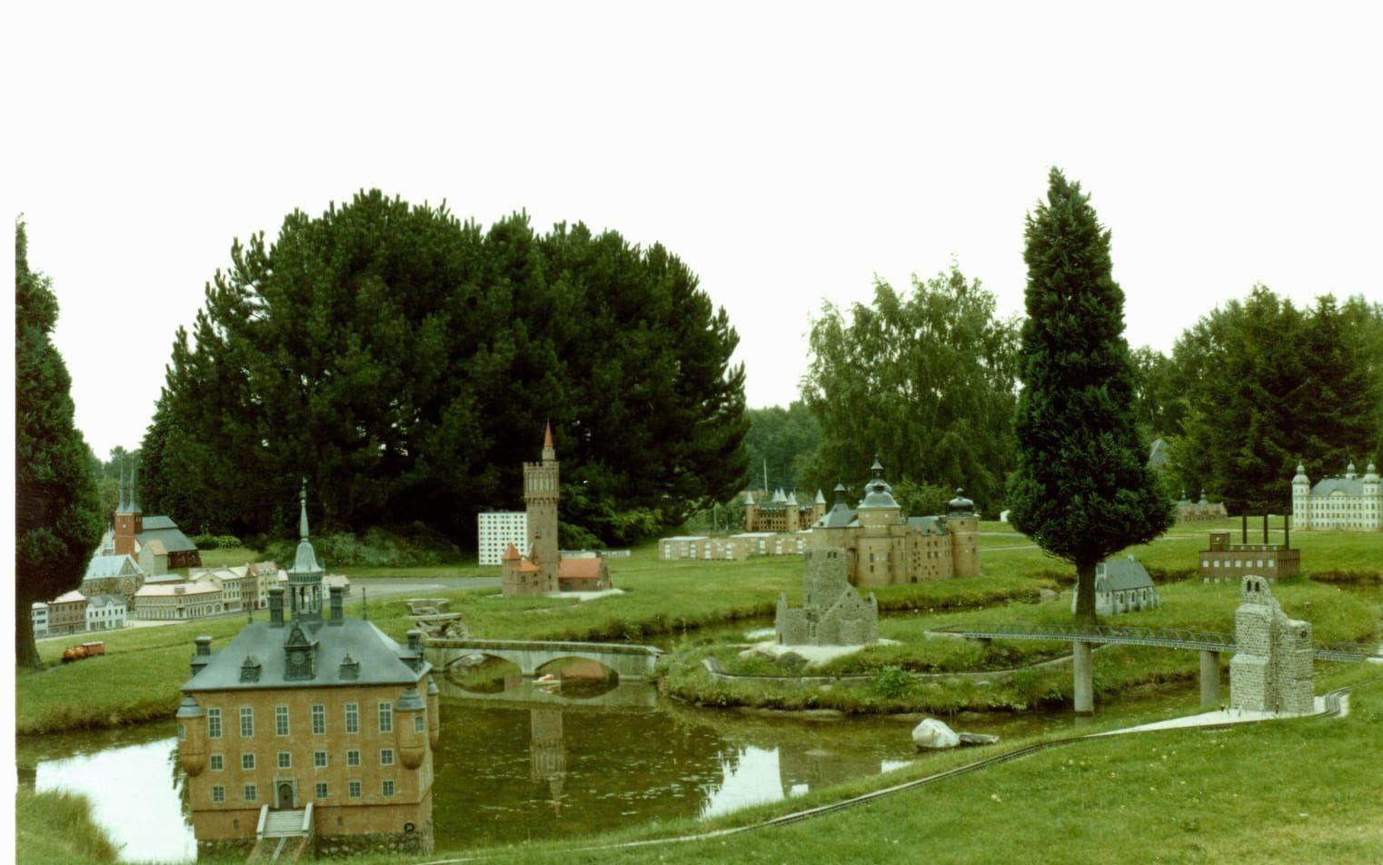 Stora dammen med Växjö domkyrka, Viks slott, Landskrona vattenhus, HSB-hus, Trolleholms slott, Sigtuna ruin och Gripsholms slott.