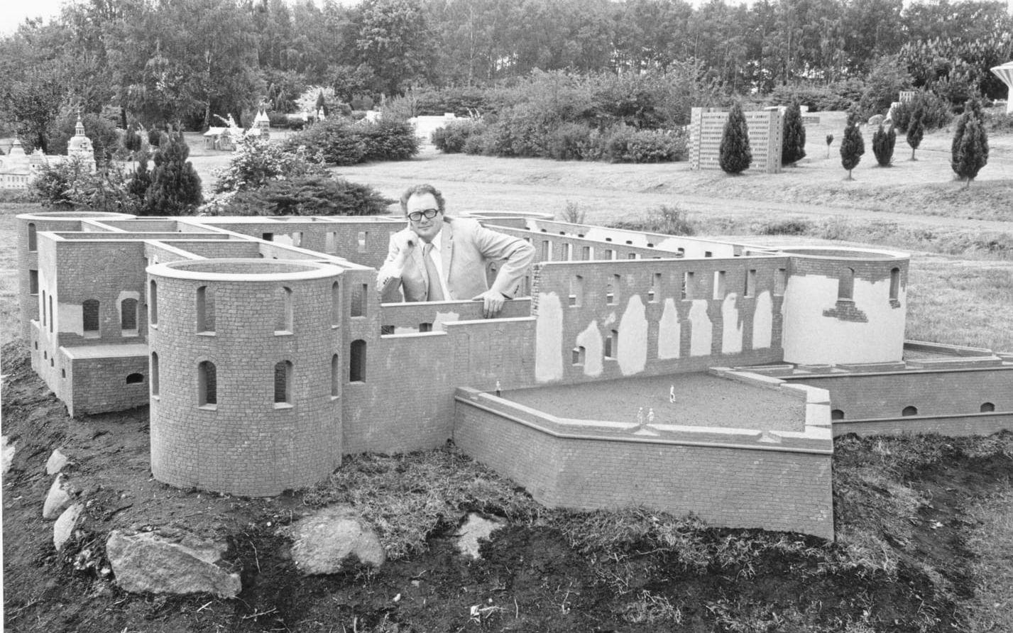Johannes Rademaekers i Borgholms slottsruin, 8x5 meter, byggd 1973-74. Ritningar för att bygga modellen hittade man på en arkitektbyrå i Stockholm.