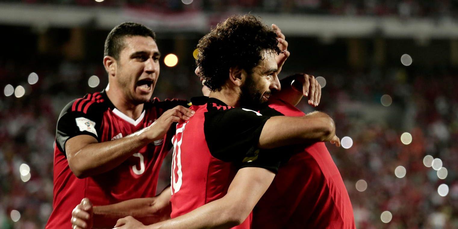 Hela Egypten ber till högre makter för att nationens frälsare Mohamed Salah ska bli friskförklarad inför första gruppspelsmatchen i VM. Arkivbild.