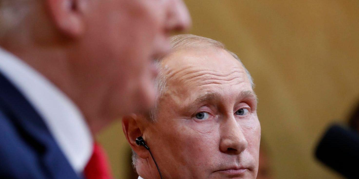 Vladimir Putins porträtt hamnade där Donald Trumps borde ha stått. Arkivbild.