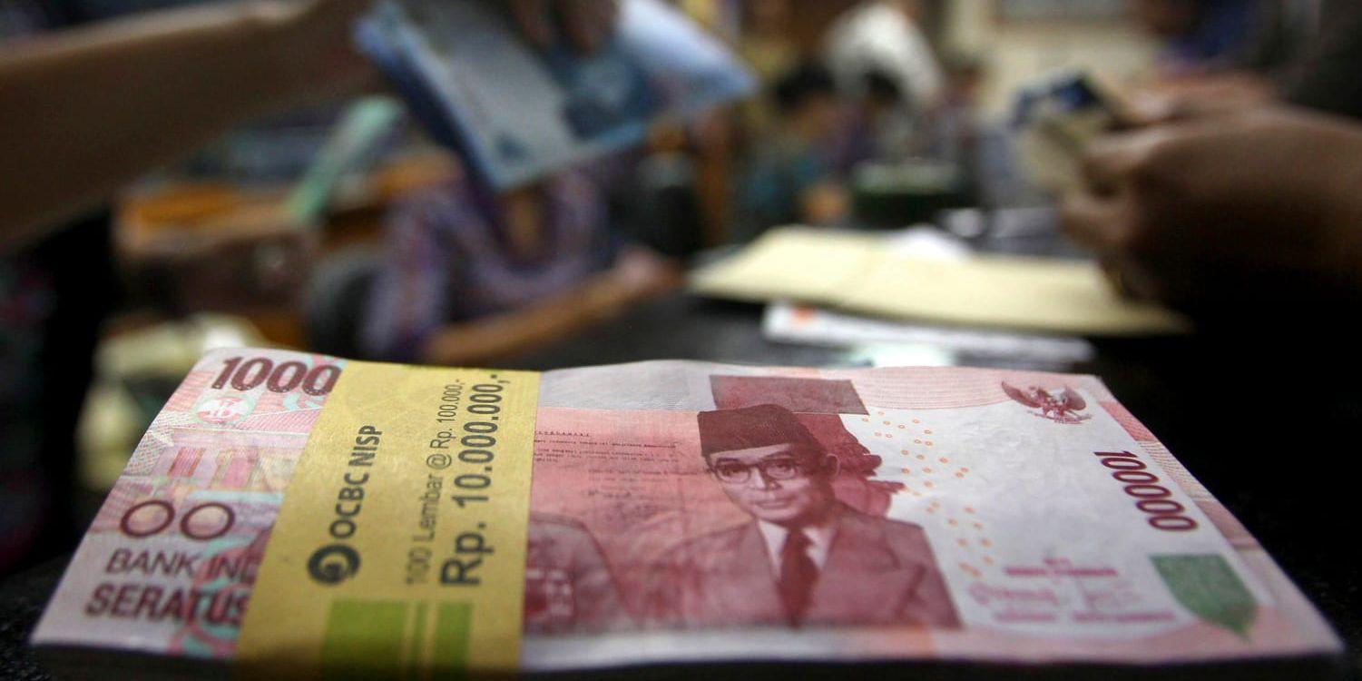 Indonesiska valutan rupiah har blivit allt billigare sedan lirakrisen i Turkiet och nu senast raset i Argentina fått investerare allt försiktigare. Arkivbild.