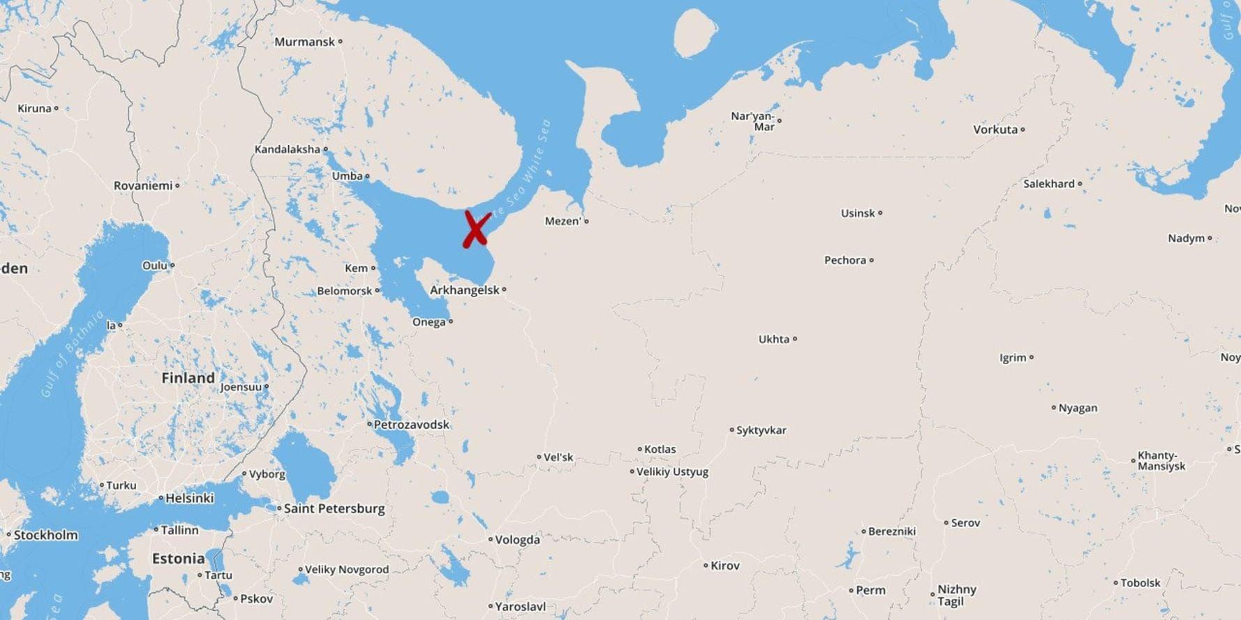 En rysk atomubåt har avlossat fyra ballistiska robotar i ett test i Vita havet i nordvästra Ryssland.