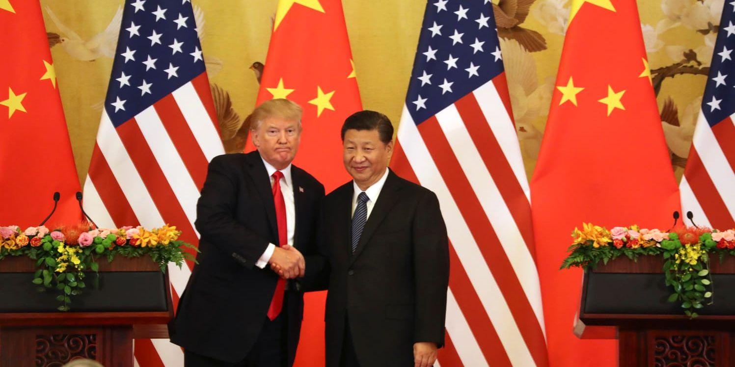 Donald Trump och Xi Jinping vid en gemensam presskonferens i Folkets stora hall på västra sidan av Himmelska fridens torg i Peking.