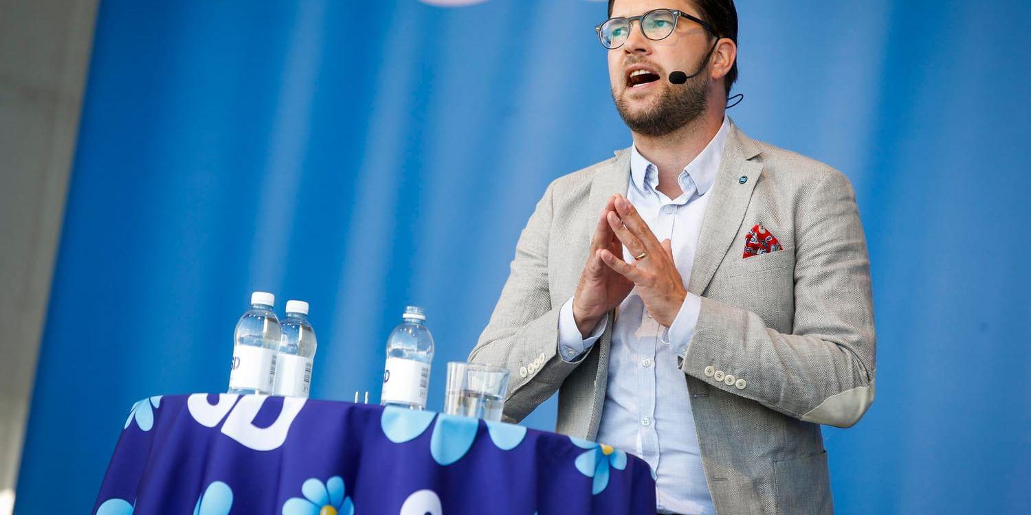 Sverigedemokraternas partiledare Jimmie Åkesson talar under politikerveckan på Spånga IP i Järva utanför Stockholm.