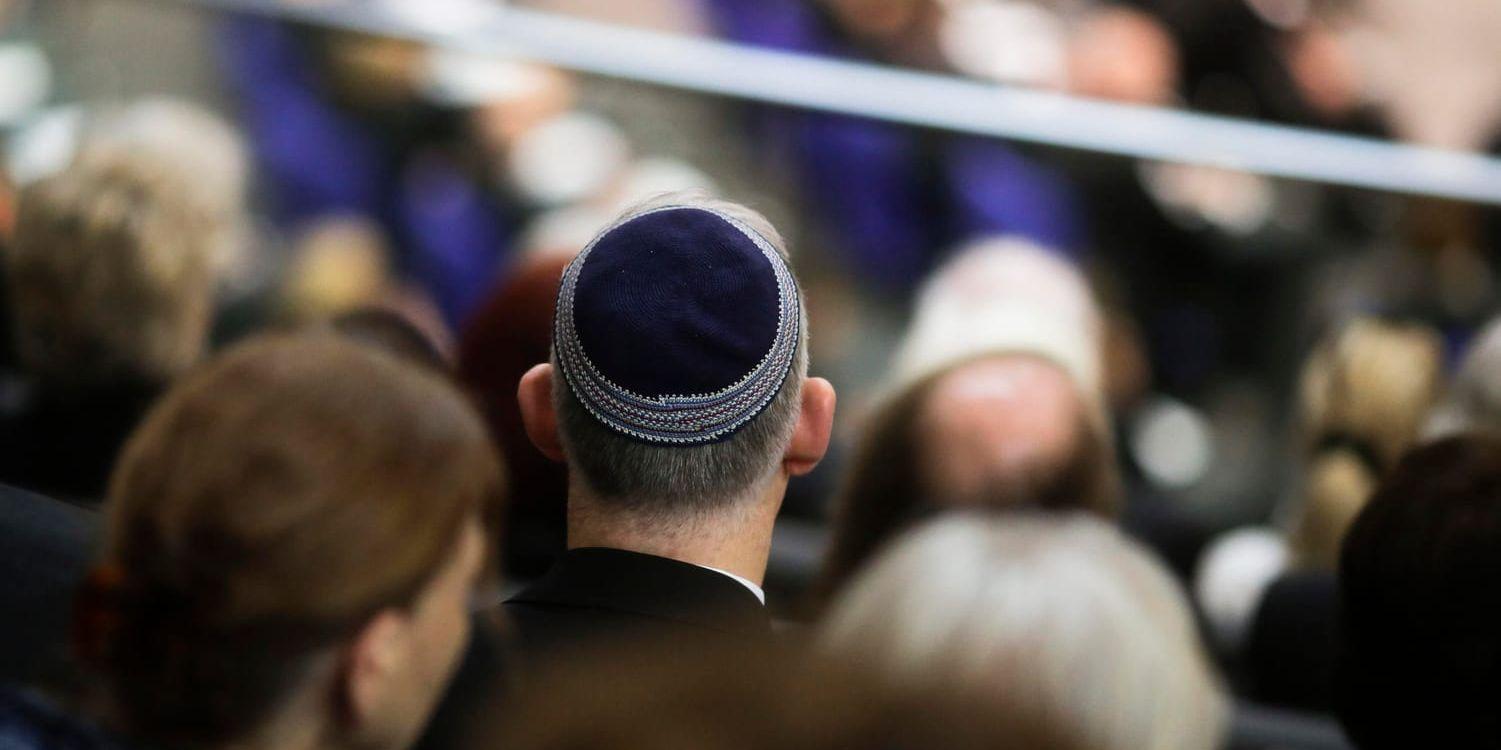 En judisk ledare i Tyskland avråder från att bära kippa efter en våg av hatattacker i landet. Arkivbild.