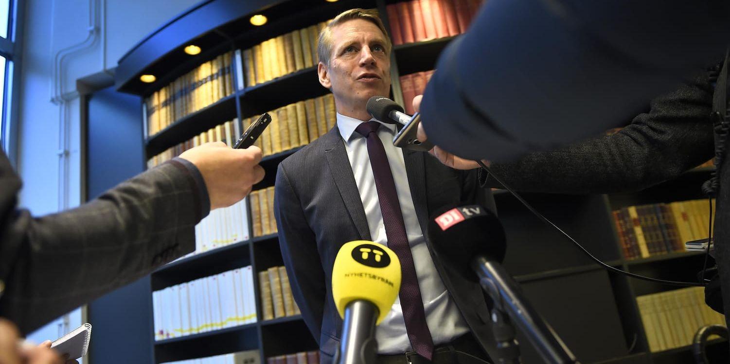 Finansmarknadsminister Per Bolund (MP) kommenterar FI:s amorteringskrav vid en pressträff.