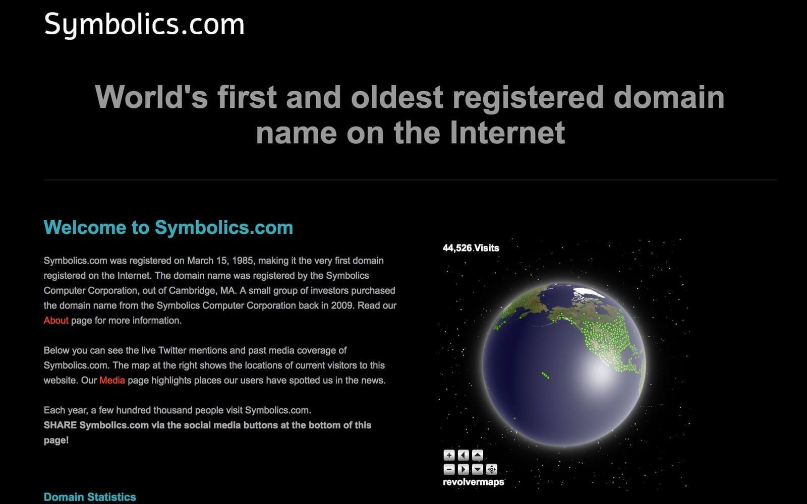 <strong>FÖRSTA .COM-DOMÄNEN.</strong>  Den allra första publika internet-domänen att registeras var <a href="http://www.symbolics.com" target="_blank">Symbolics.com</a>, den 15 mars 1985, av ett numera nedlagt dataföretag. Sidan finns kvar än i dag men fungerar mest som en slags minnessida. Efter Symbolics registrerades, i ordning, bbn.com (24 april, 1985), Think.com (24 maj, 1985) och mcc.com (11 juli, 1985).