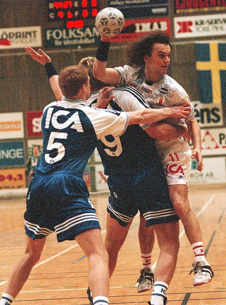 Det var då. Lars-Magnus Jönsson i aktion som spelare i Drott under en match mot Redbergslid 1998. Bild: HE Larsson/arkiv