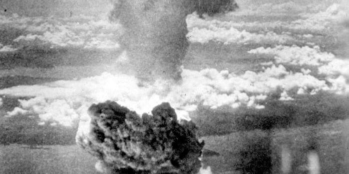1945. I andra världskrigets slutskede fällde USA atombomben över Hiroshima.