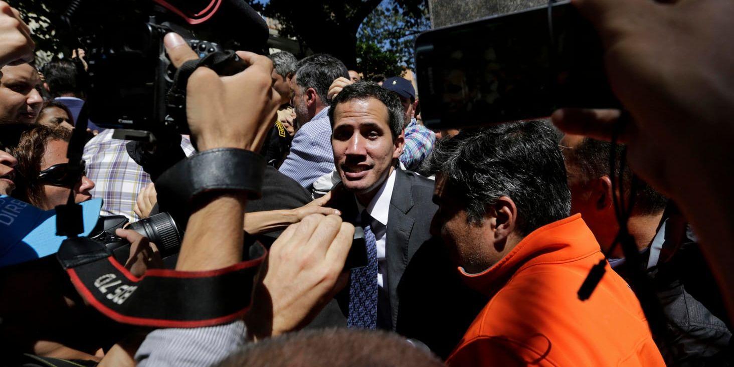 Oppositionsledaren Juan Guaidó höll ett kombinerat torg- och pressmöte på fredagen i Venezuelas huvudstad Caracas.