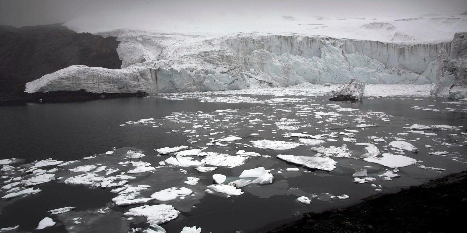 Smältande isblock i Peru. De senaste tre åren har varit rekordheta, visar en ny FN-rapport. Arkivbild.