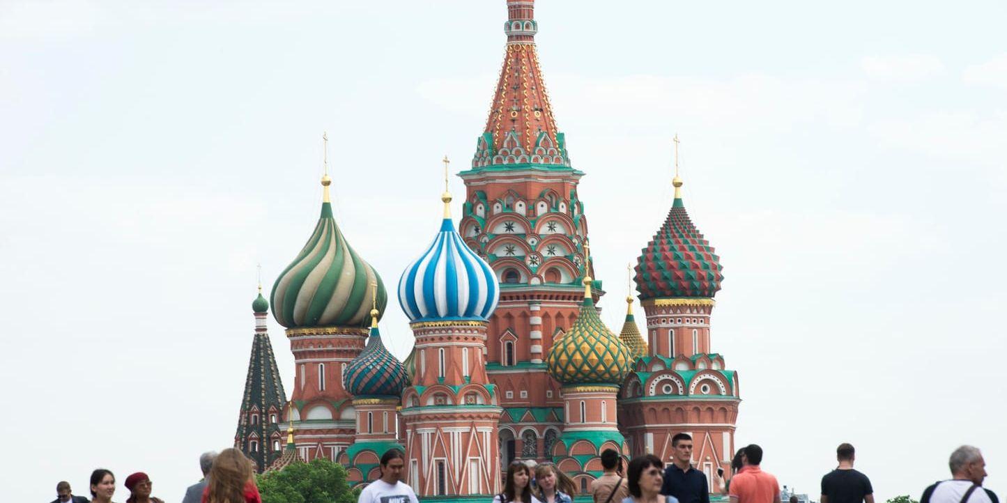 Moskva håller koll på handelskriget USA-Kina och tänker försvara sig. Alla kan påverkas. På bilden syns en av Moskvas mest kända byggnader, Vasilijkatedralen.