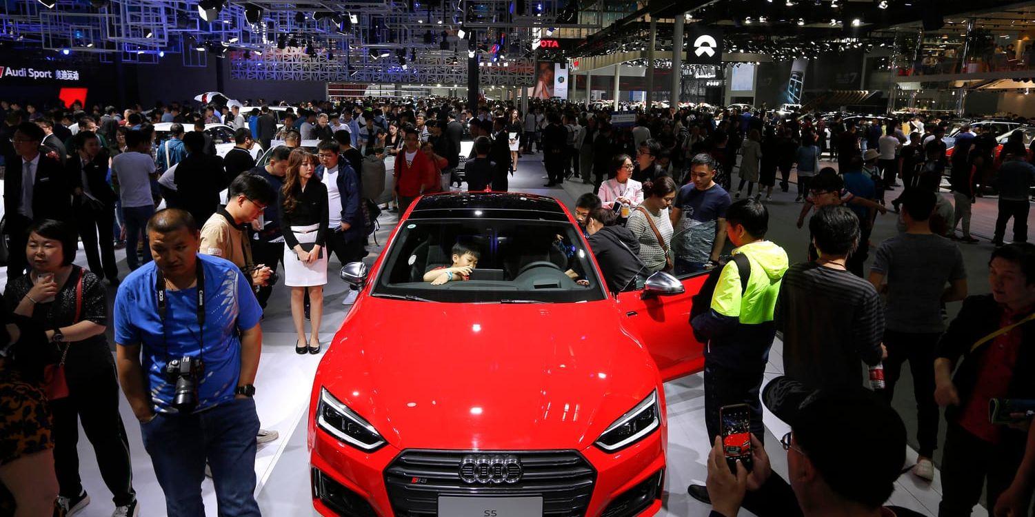 Kina meddelar att tullar på importerade bilar sänks från 255 procent till 15 procent. Arkivbild.