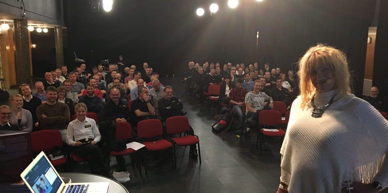 Fullsatt. Räddningstjänstens personal och politiker fyllde Festsalen på teatern i går när Sara Lund höll föreläsning.