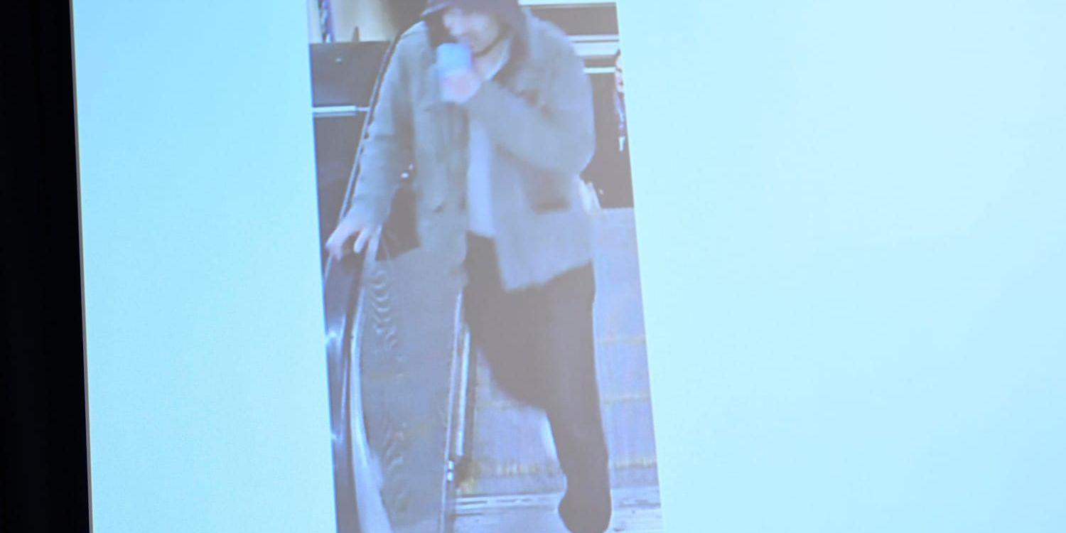 Efter terrordådet visade polisen upp en bild på den man (Rakhmat Akilov) som man ville komma i kontakt med. Arkivbild.