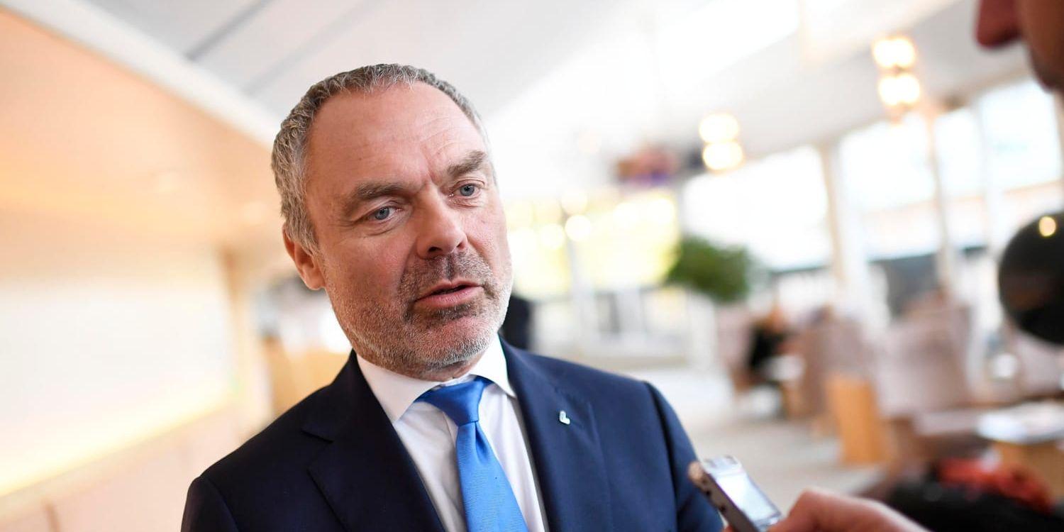 Liberalernas partiledare Jan Björklund (L) intervjuas efter statsministeromröstningen i riksdagen.
