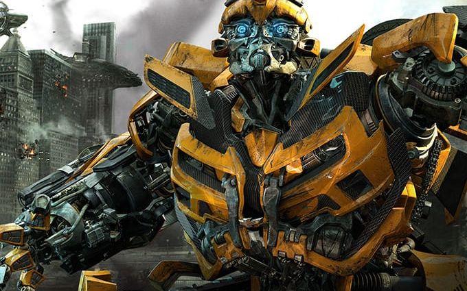 Efter flertalet filmer i "Transformers"-serien tar robotarna steget längre, och bjuder på filmer om diverse sidokaraktärer. Först ut får vi följa den gula roboten Bumblebee.