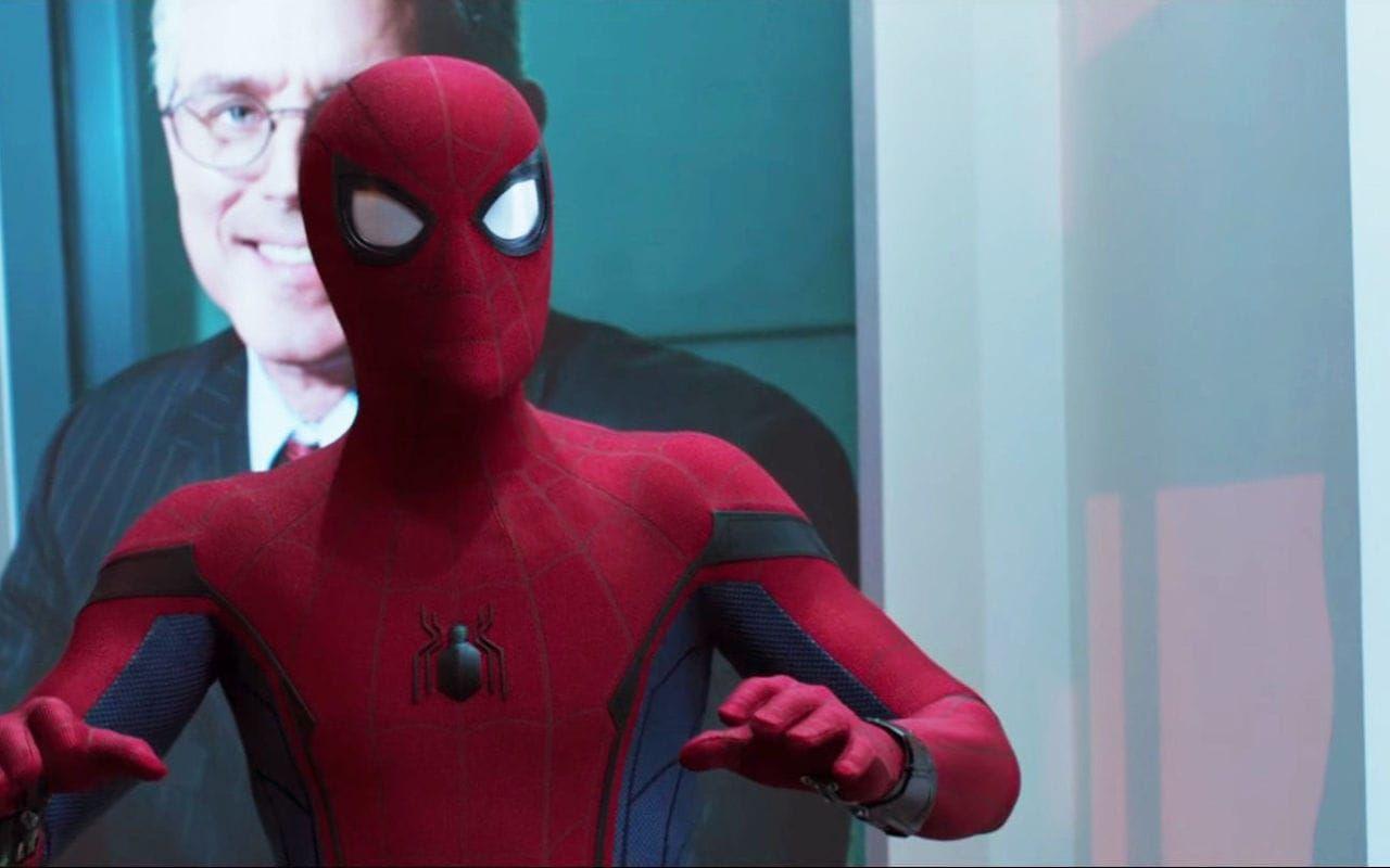 Det här är lite komplicerat. Tom Holland gjorde sin debut som Spindelmannen i "Captain America: Civil War" förra året. Och i sommar dyker Iron Man upp i hans debutfilm "Spider-Man: Homecoming". Men trots detta är flera fristående filmer på gång, bland annat en om fienden Venom. Och de ska inte utspela sig i Marvels universum. Ja, det är förvirrande.