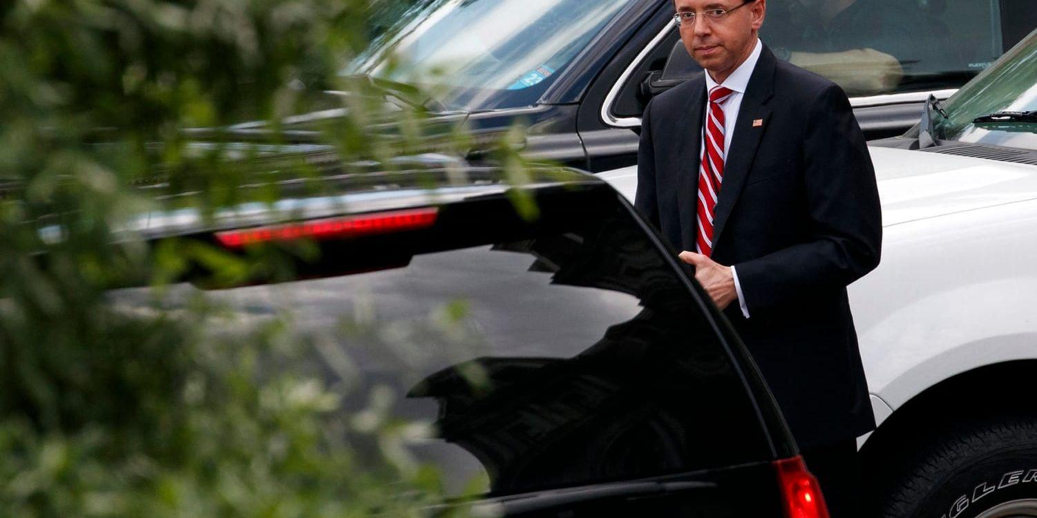 Rod Rosenstein på Vita husets parkering efter måndagens möte med presidenten.