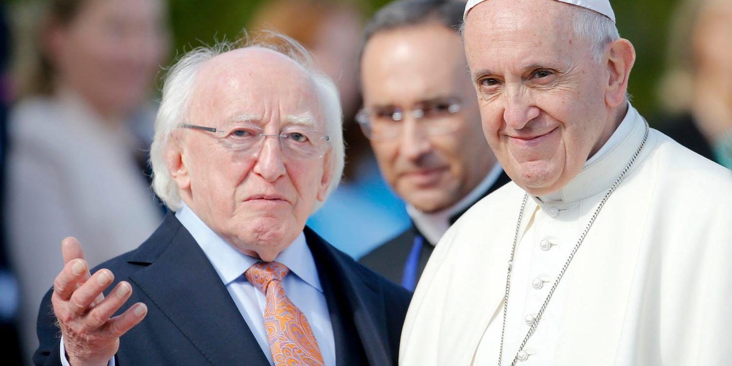 Irlands president Michael D Higgins tillsammans med påven Franciskus under dennes Irlandsbesök i somras. Arkivbild.