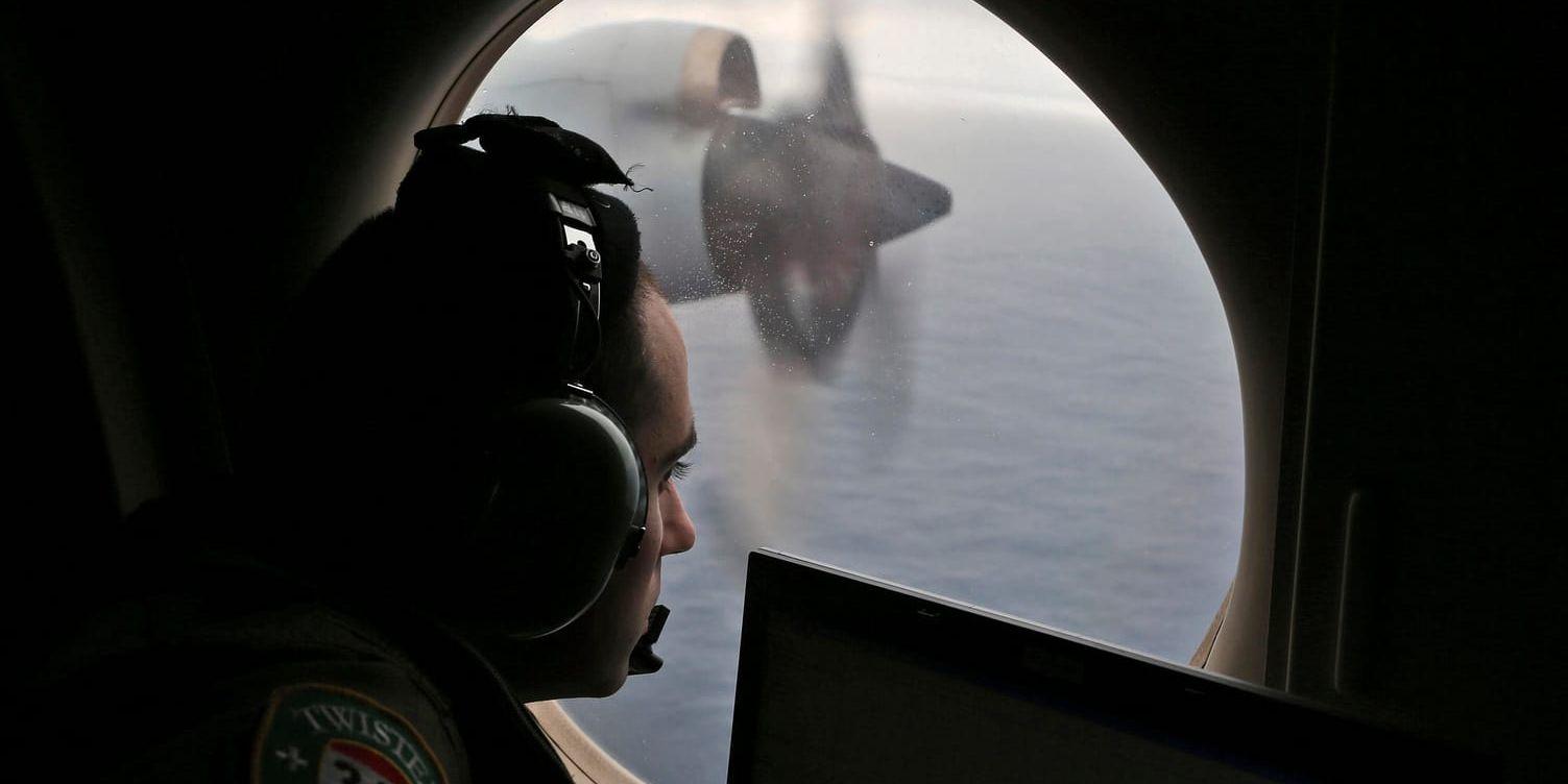 Sökande med ett australiensiskt militärflygplan efter spår av det försvunna MH370. Arkivbild.