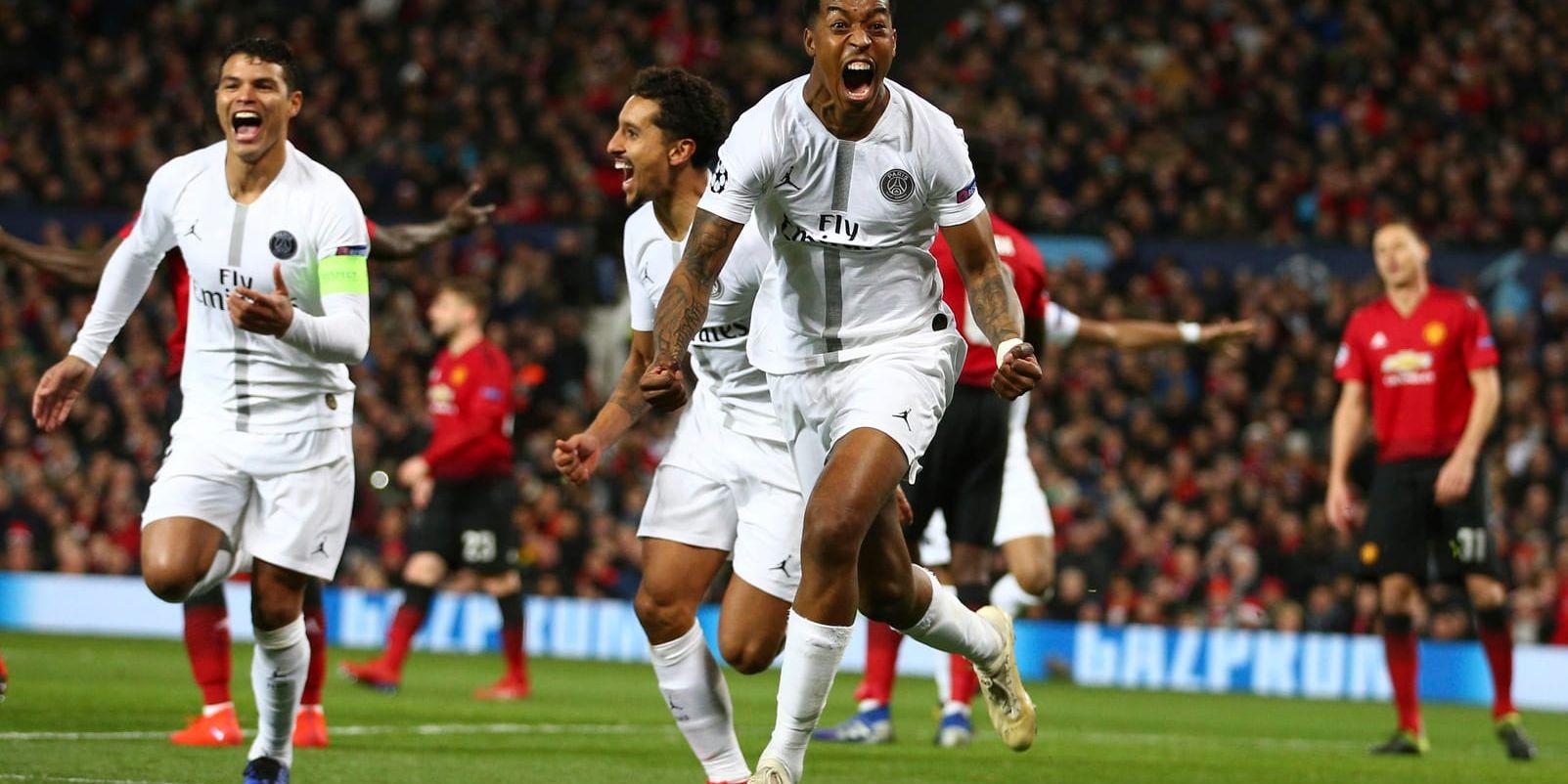 Parisförsvararen Presnel Kimpembe firar sitt 1–0-mål på Old Trafford mot Manchester United.