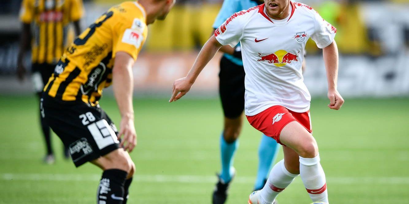 Emil Forsberg i vitt fick se sitt Leipzig slå ut Häcken i kvalet till Europa League.