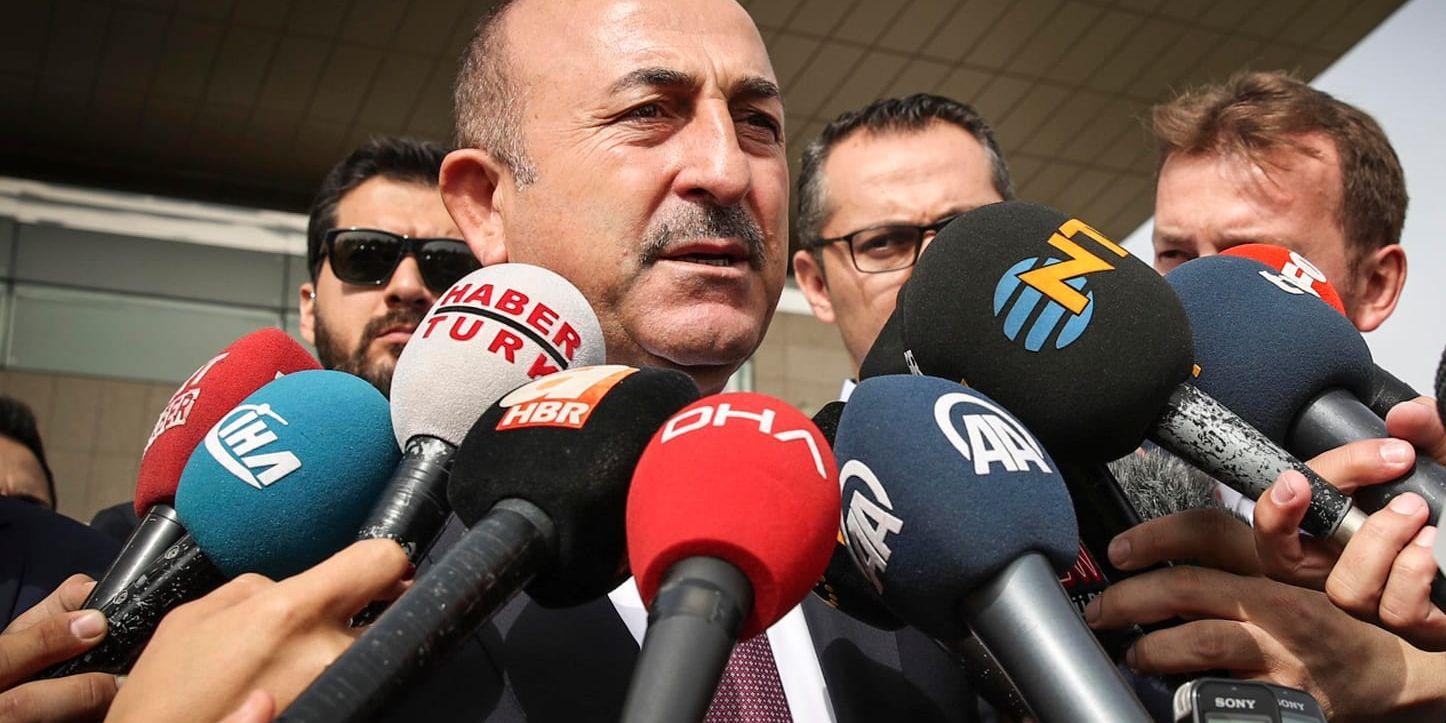 Turkiets utrikesminister Mevlüt Cavusoglu möter medier i Ankara efter att ha träffat sin amerikanske kollega Mike Pompeo i onsdags.