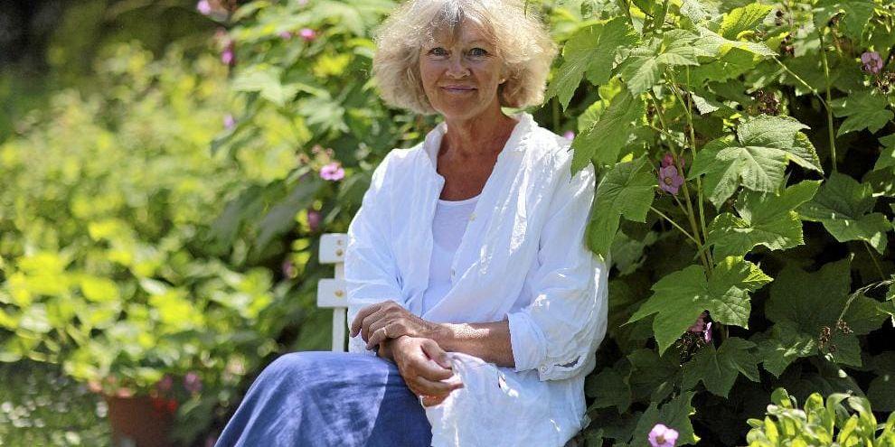 Livsglädjen åter. Lena-Katarina Swanberg sökte lindring i sorgen i sin trädgård. Bild: Privat