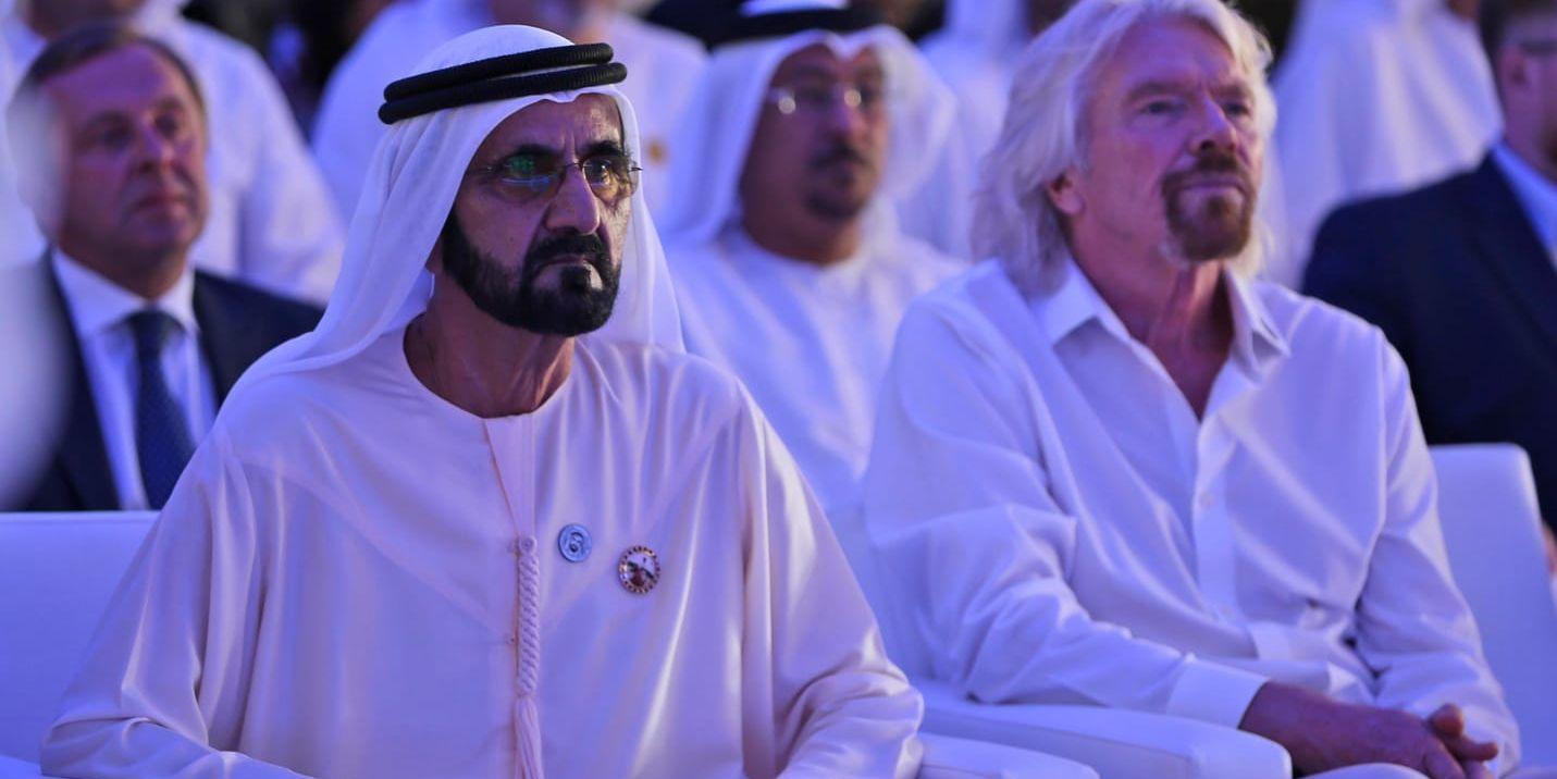 Dubais emir Muhammad bin Rashid Al Maktum (till vänster) delade i helgen ut jämställdhetspris – bara till män. Arkivbild.